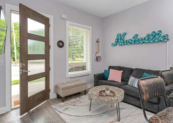 Nashville 3 Bed, 1 Bedroom With Washer, Dryer And Parking
