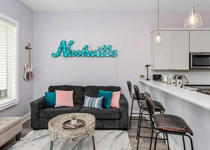 Nashville 3 Bed, 1 Bedroom With Washer, Dryer And Parking