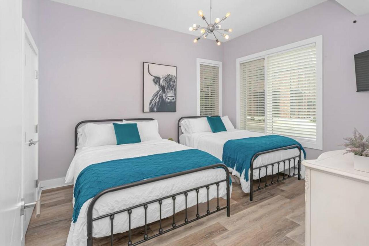 3 Bed, 1 Bedroom With Washer, Dryer And Parking *