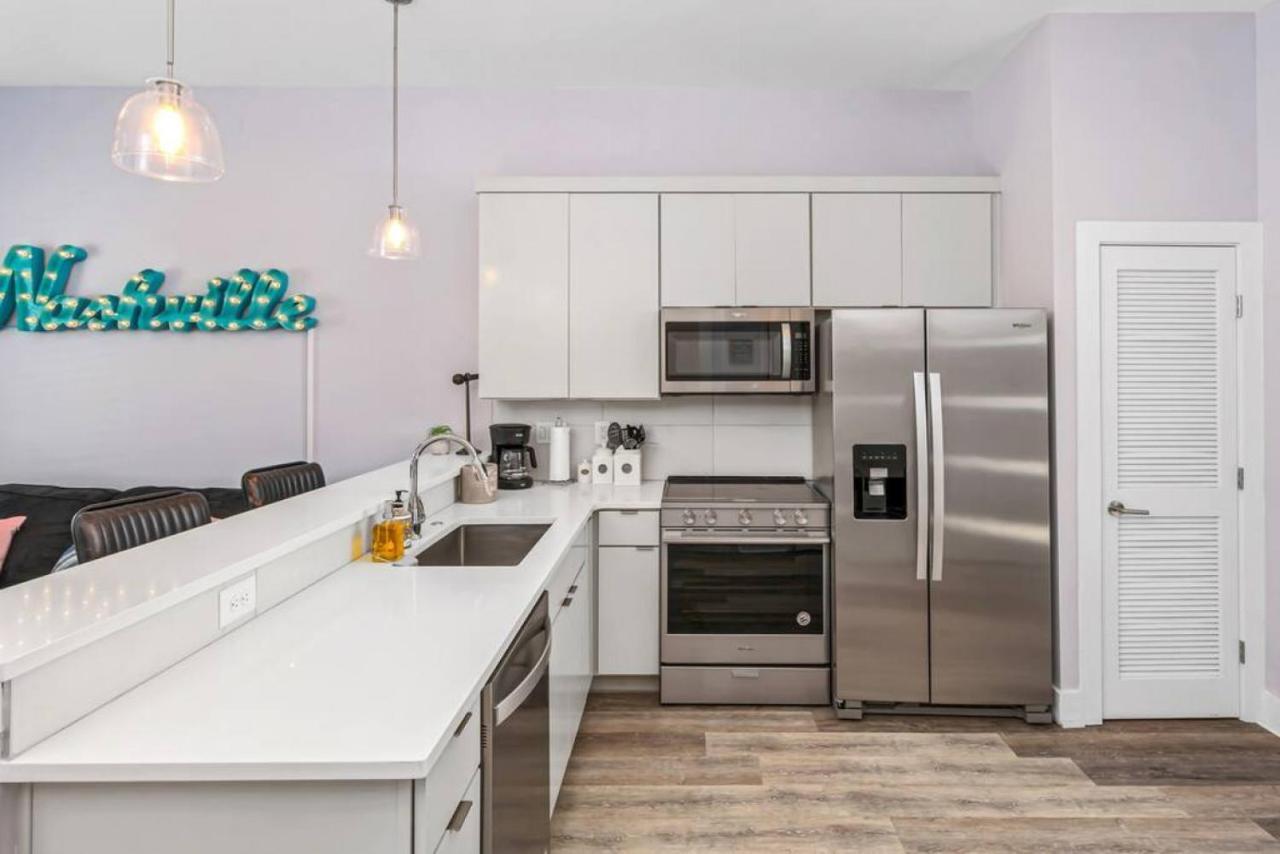 Apartment 3 Bed, 1 Bedroom With Washer, Dryer And Parking *