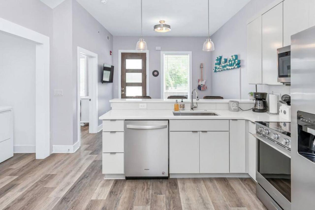 3 Bed, 1 Bedroom With Washer, Dryer And Parking *