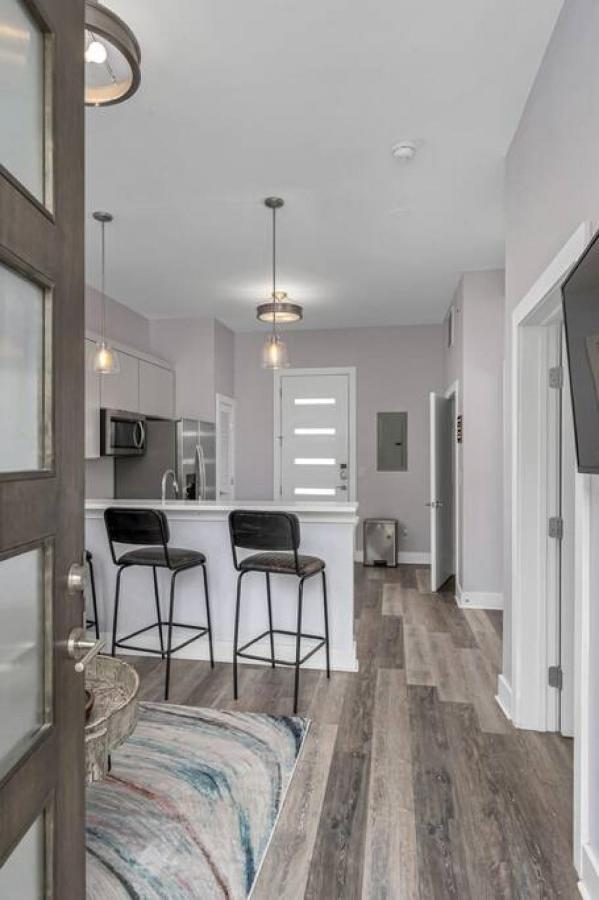 3 Bed, 1 Bedroom With Washer, Dryer And Parking *
