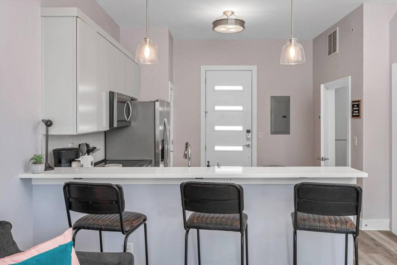 3 Bed, 1 Bedroom With Washer, Dryer And Parking Apartamento